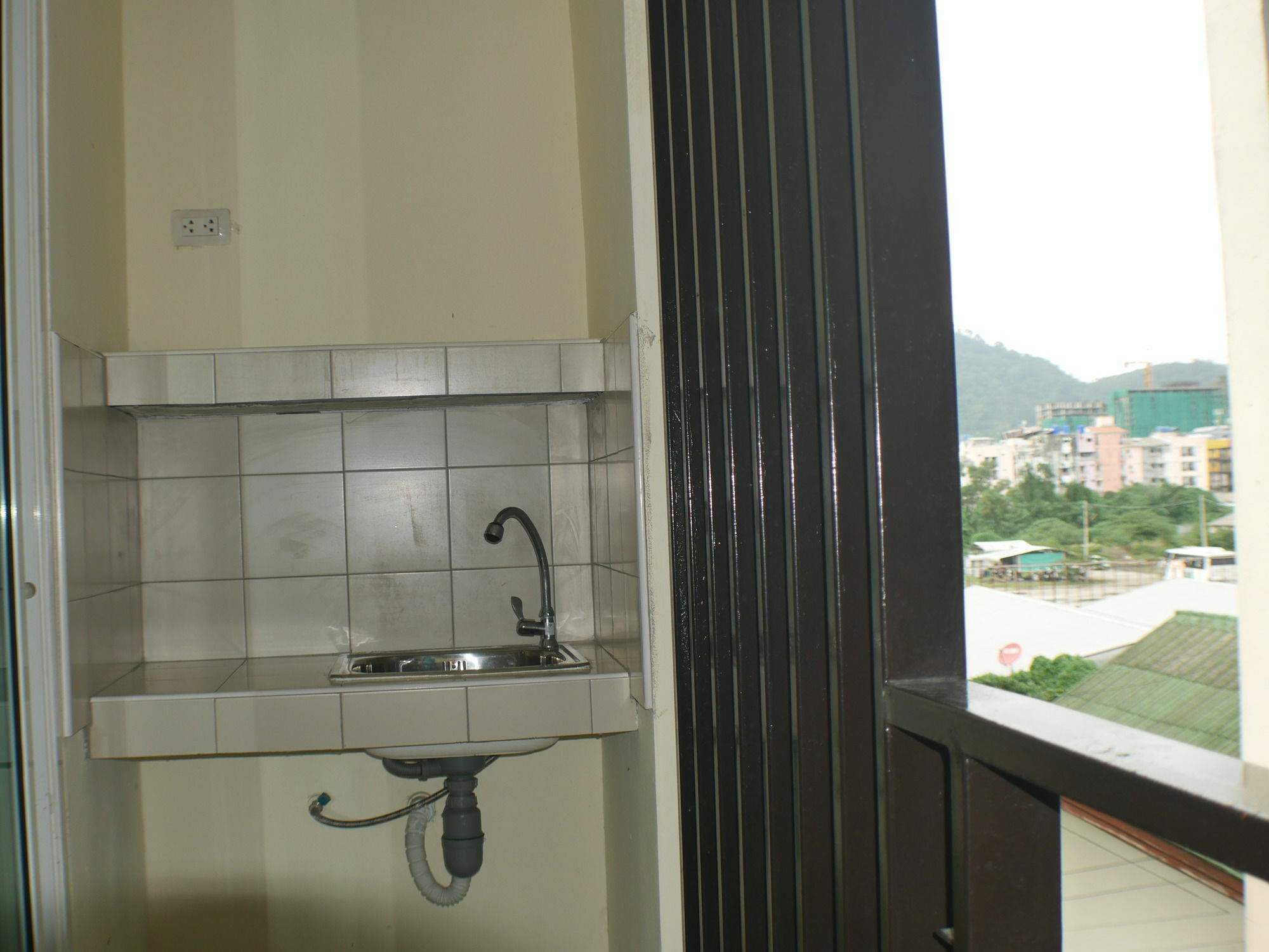 Darisa Apartment Service Patong Exterior foto